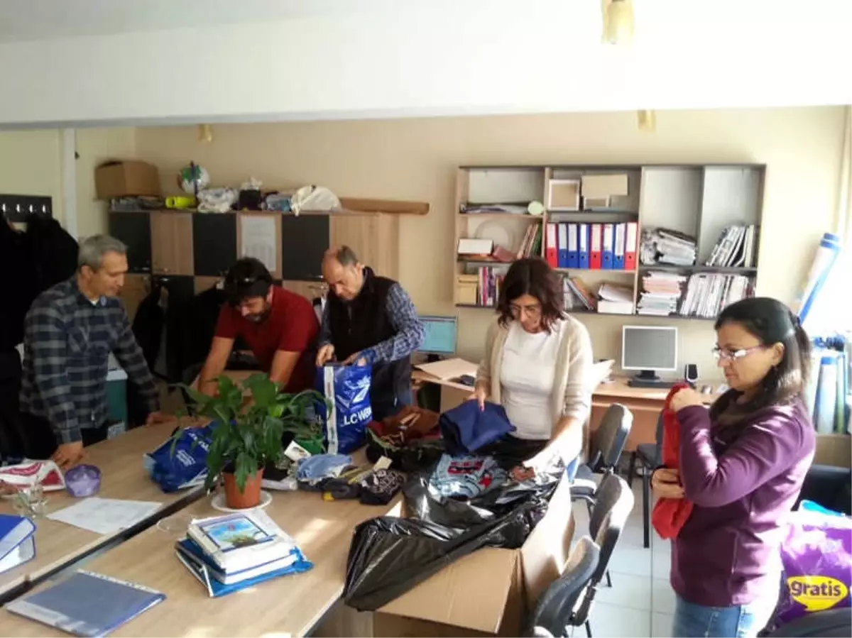 Burhaniye\'de Liseli Gençlerle Örnek Dayanışma