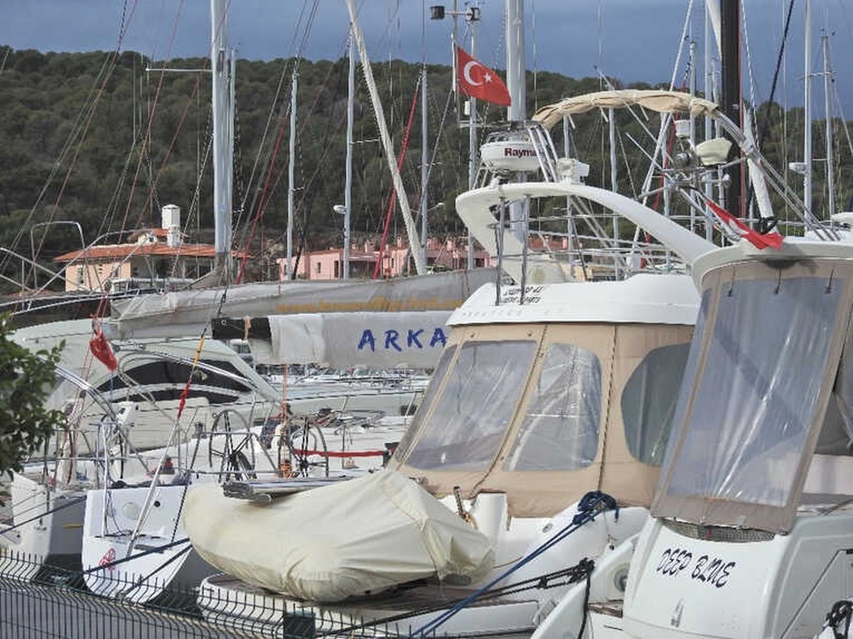 Çeşme\'de Türk Bayrağı\'na Geçişte Büyük Talep