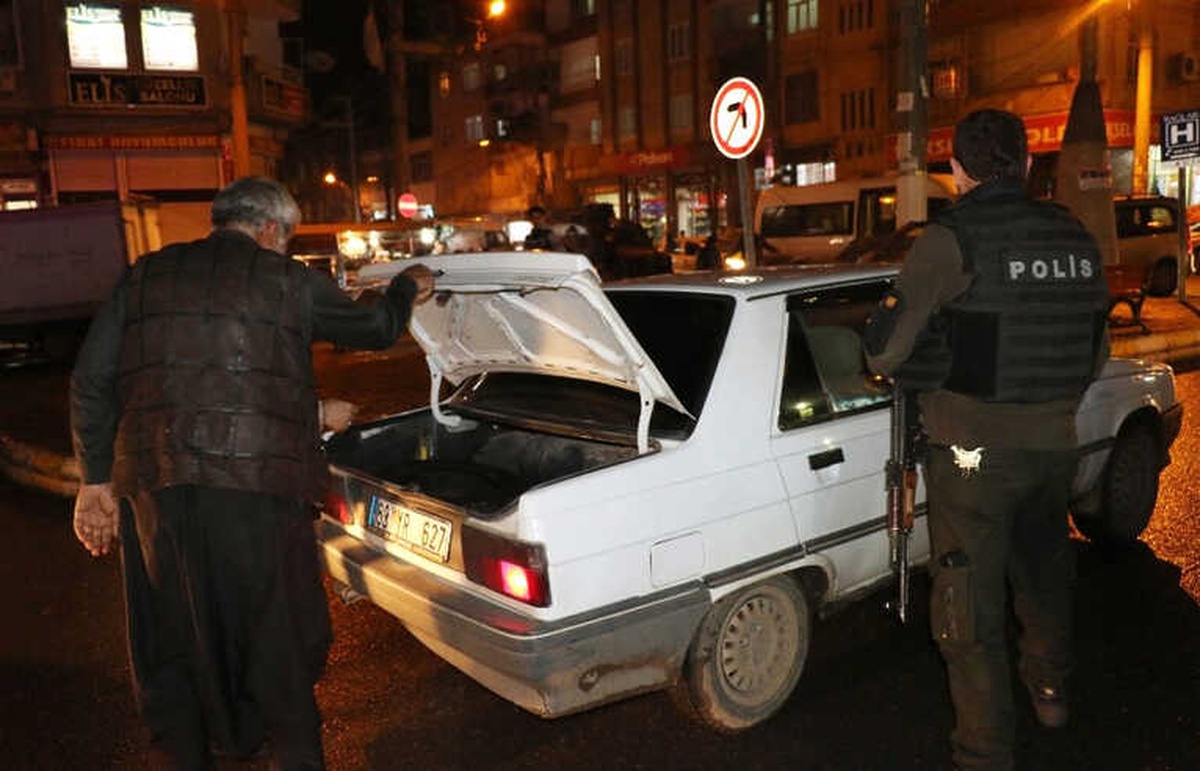 Diyarbakır\'da 900 Polisle Hava Destekli Uygulama