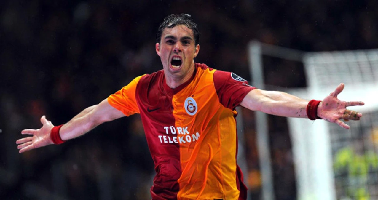 Galatasaray\'a Döneceği Konuşulan Elmander, Futbolu Bıraktığını Açıkladı
