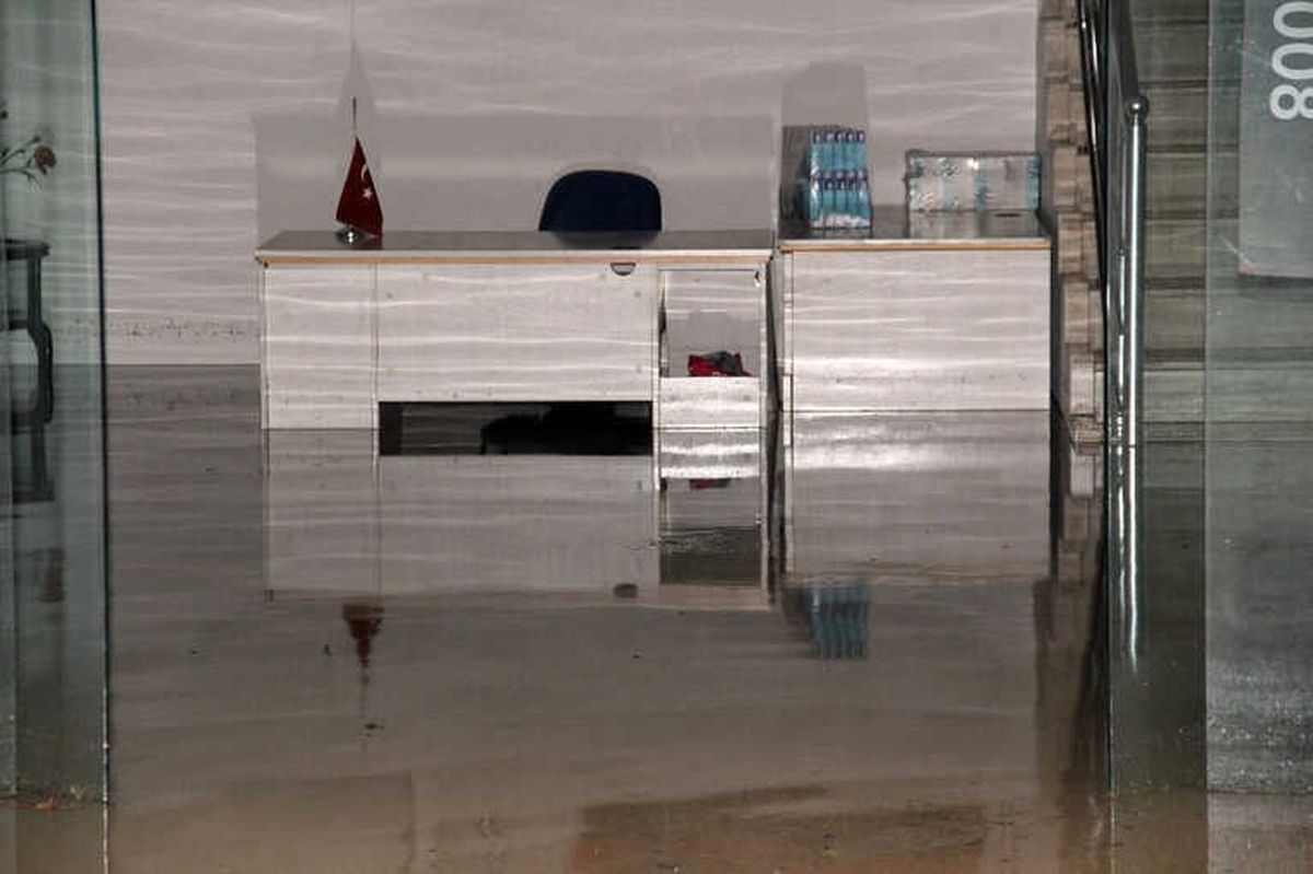 İş Yerlerini Su Basınca İş Başı Yapamadılar