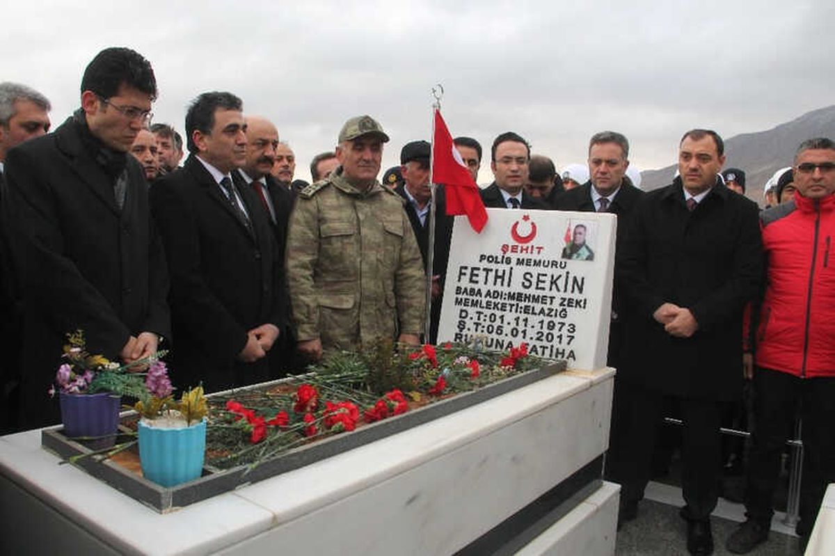 Kahramanca Şehit Düşen Fethi Sekin Kabri Başında Anıldı