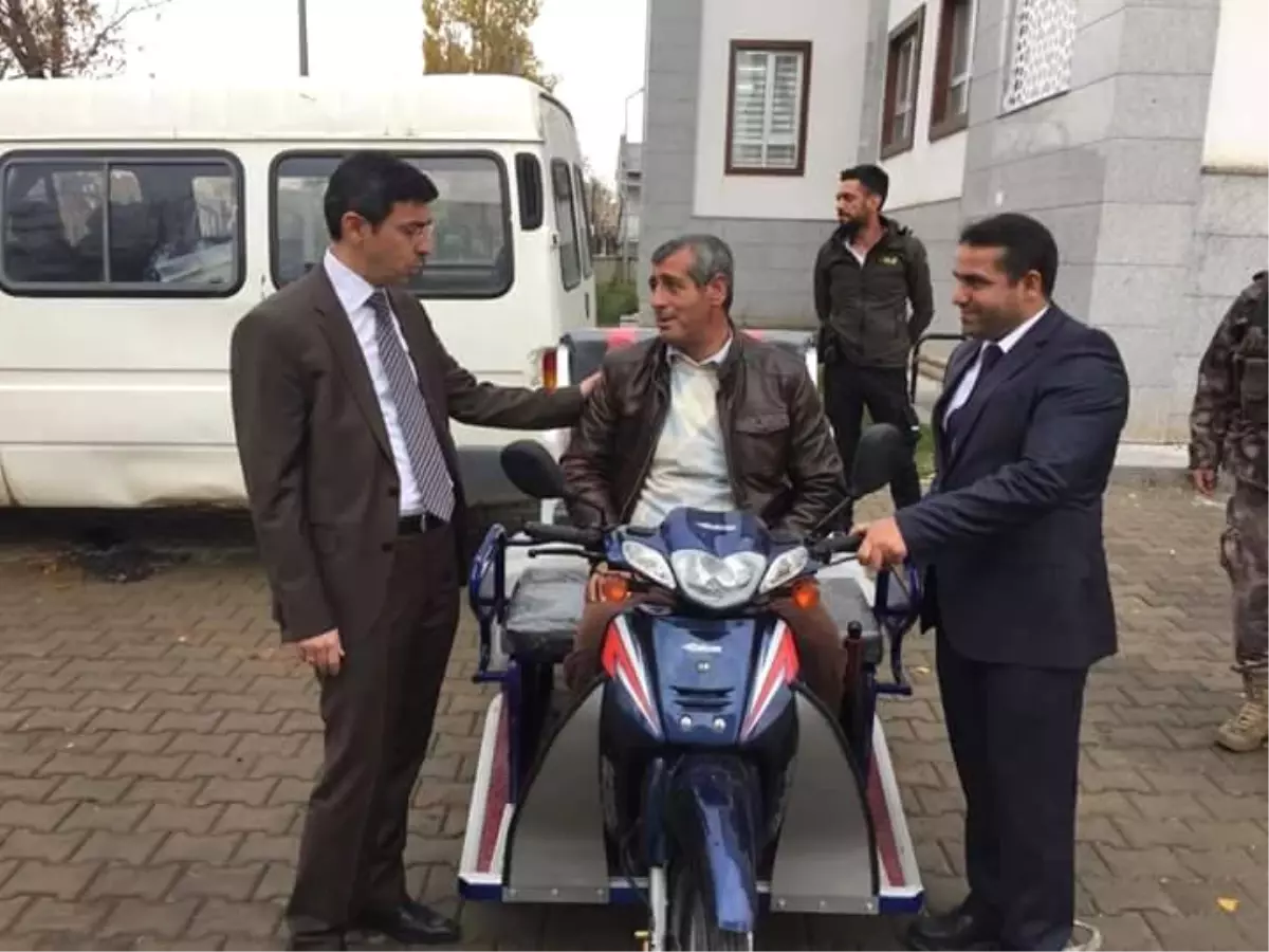 Kaymakam Kırlı\'dan Engelli Vatandaşa Motorlu Araç