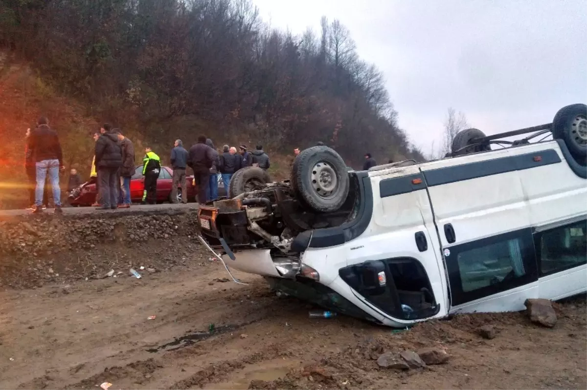 Madencileri Taşıyan Minibüs Şarampole Yuvarlandı: 23 Yaralı