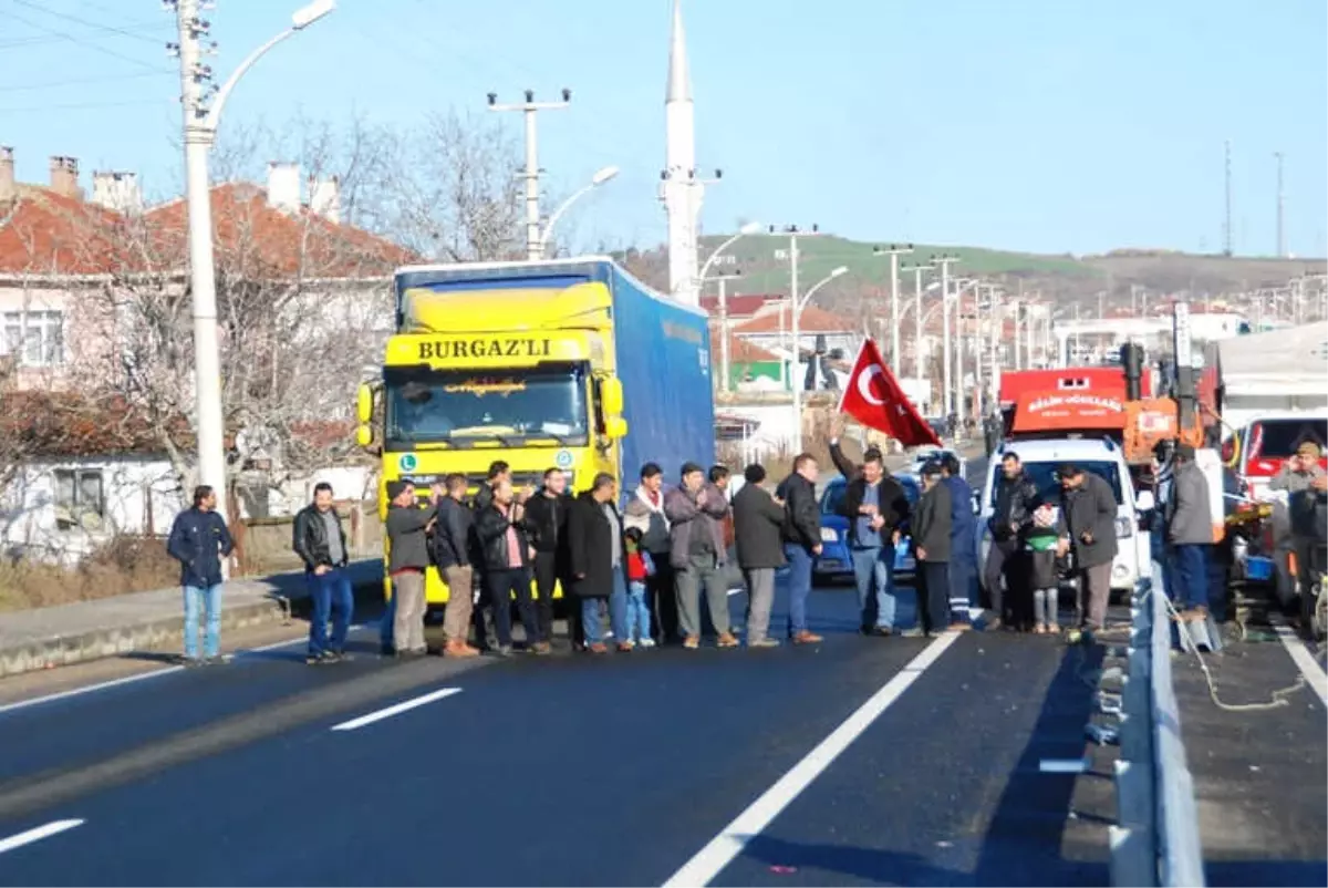 Mahalleli Bariyere Karşı Bu Kez Etten Duvar Ördü