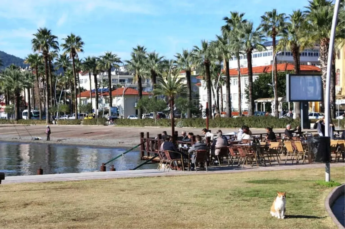 Marmaris Güzel Havanın Tadını Çıkardı