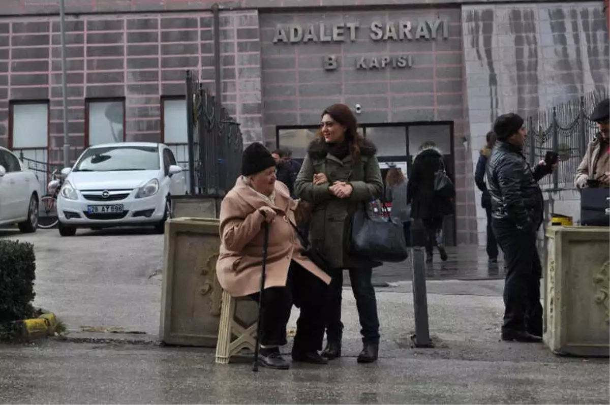 Trafik Polisinden Alkışlanacak Hareket