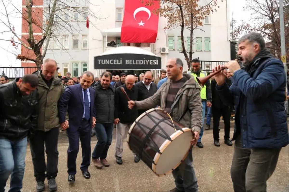 Tunceli\'de Davullu Zurnalı "Kadro" Kutlaması