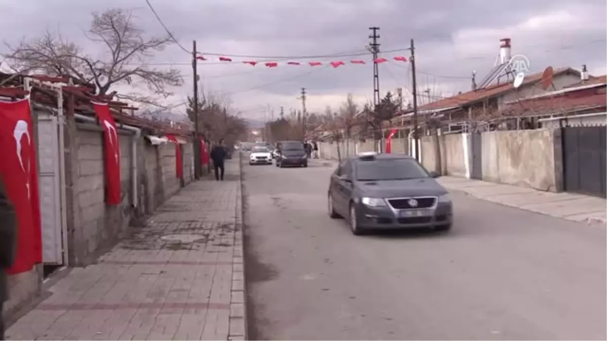 Bakan Eroğlu, Şehit Ailesine Taziye Ziyaretinde Bulundu