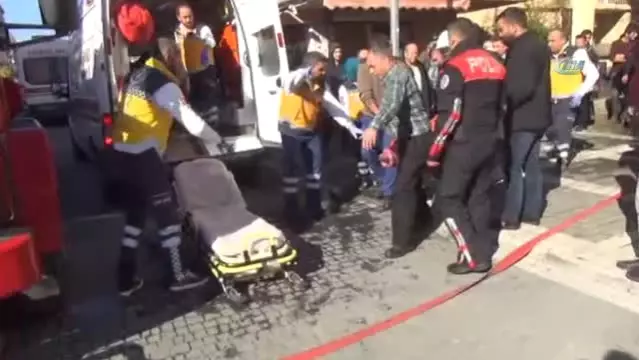 Çakmakla Oynayan Çocuk Evi Yaktı 4 Yaralı Son Dakika