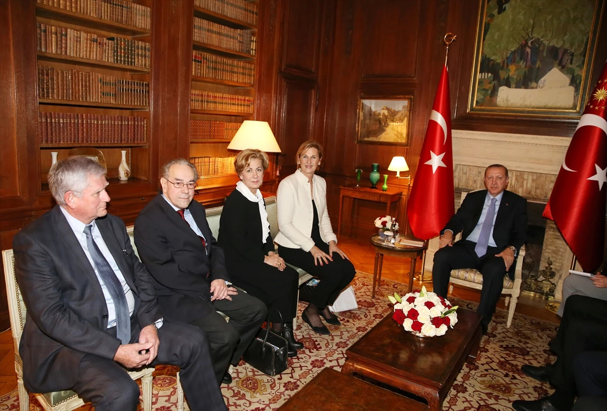 Cumhurbaşkanı Erdoğan\'dan Fransa\'da Sürpriz Davet! Osmanlı Hanedanı Üyelerini Ağırladı