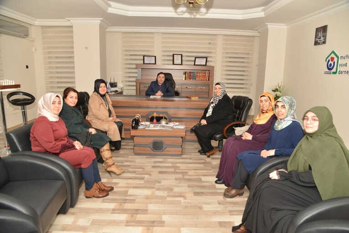 Diyarbakır Büyükşehir Belediye Başkanı Cumali Atilla\'nın Eşi Lütfiye Atilla\'dan Derneklere Ziyaret