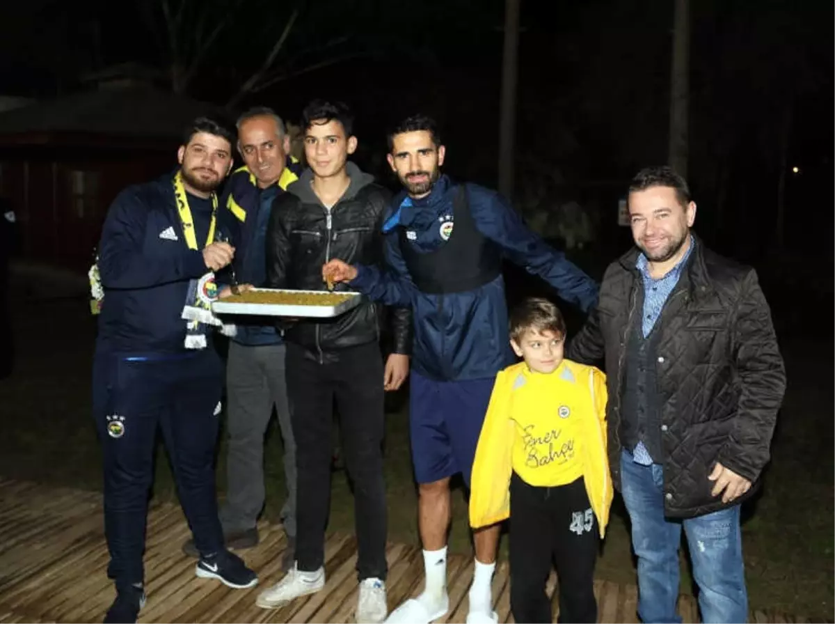 Fenerbahçeli Futbolcuların Baklava Keyfi