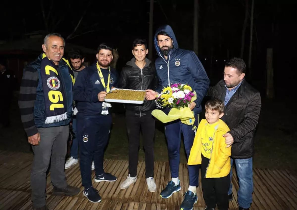 Fenerbahçeli Futbolcuların Baklava Keyfi