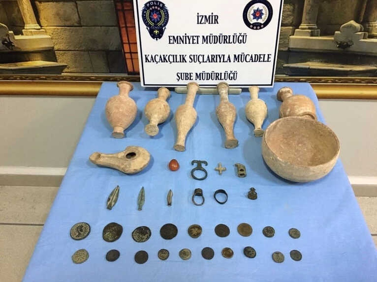Tarihi Eser Kaçakçısı 37 Adet Eserle Yakalandı