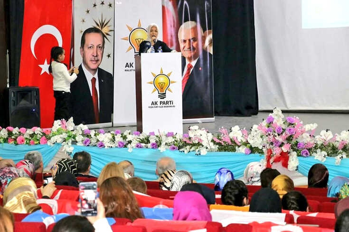 AK Parti Yeşilyurt Kadın Kolları Yeniden Esin Tanrıverdi\'ye Emanet