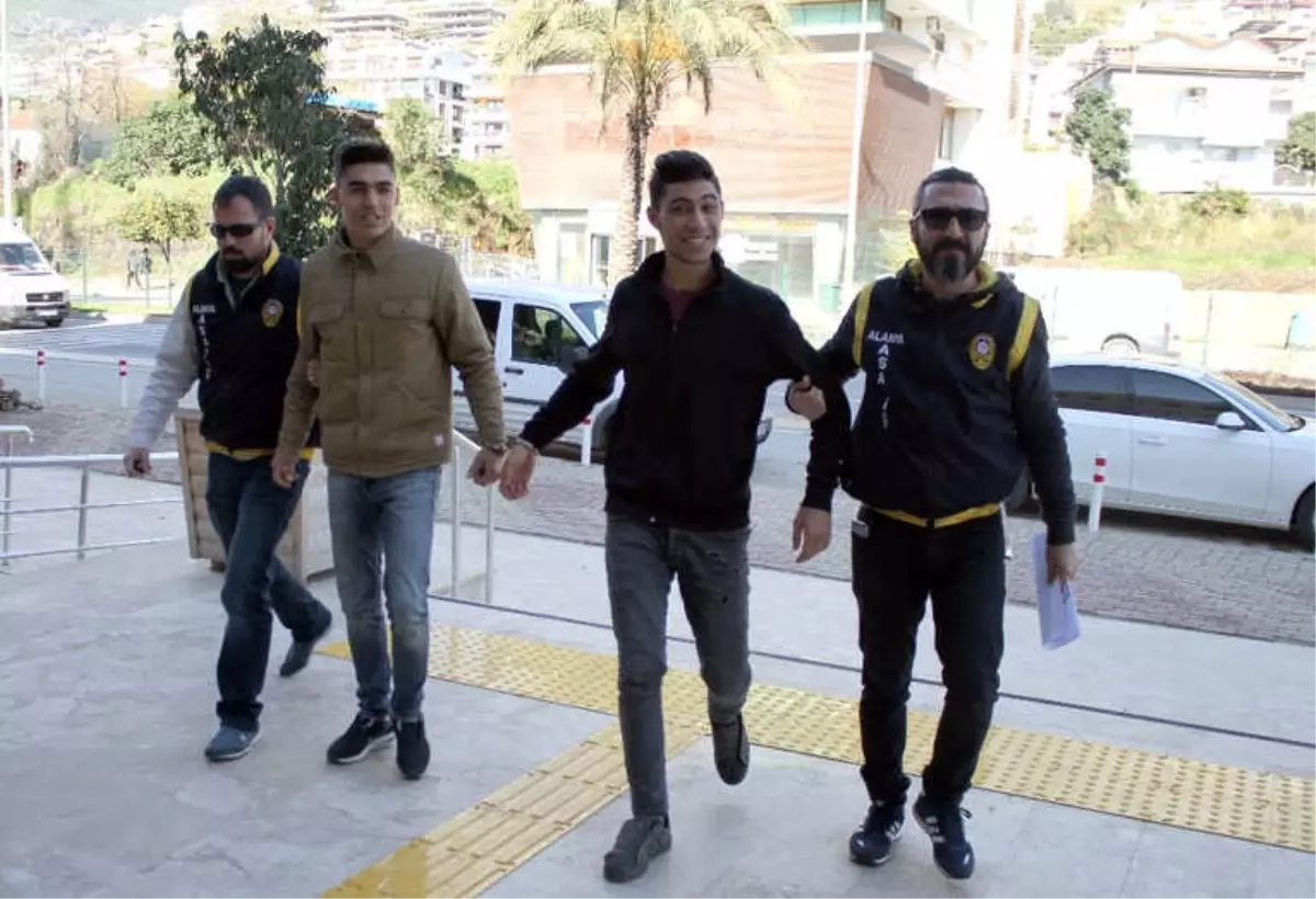 Alanya\'da 2 Cezaevi Firarisi Yakalandı