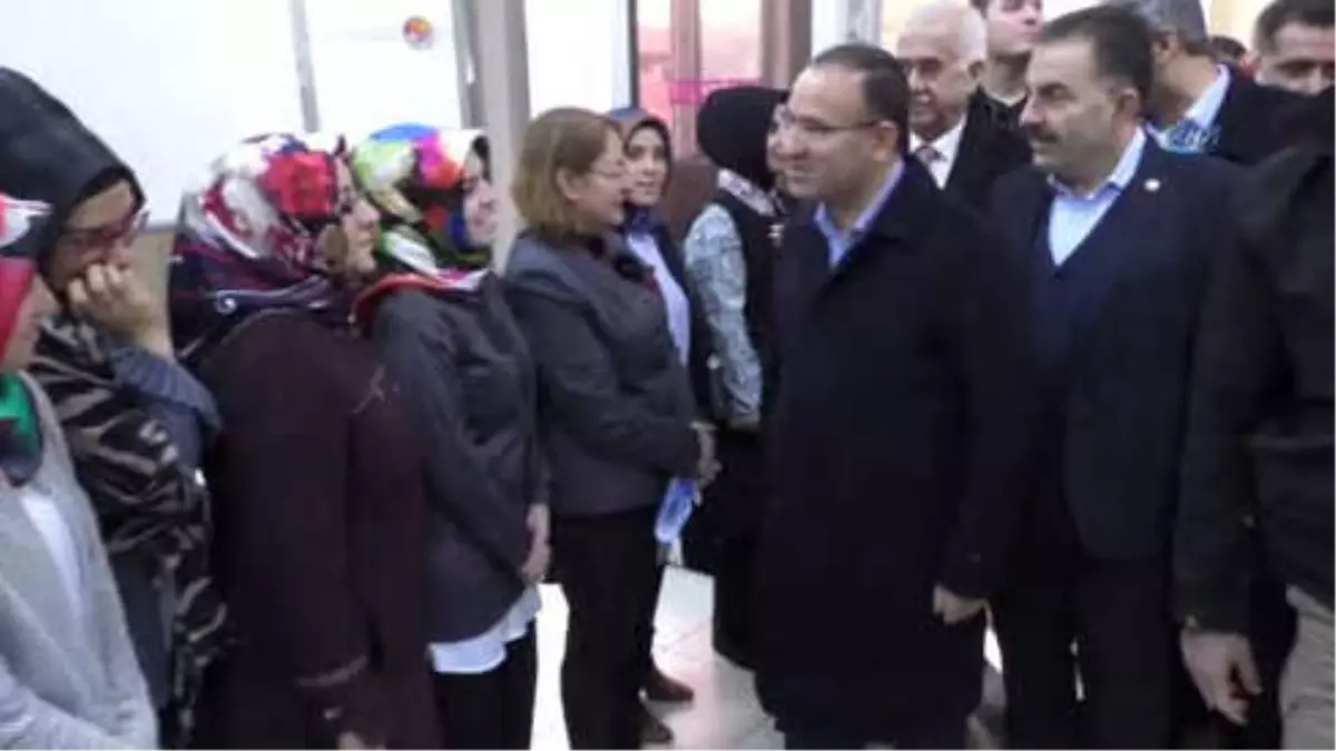 Bekir Bozdağ, " (Zarrab Davası) Ortada Bir Tiyatro Var Biz Buradan Adalet Bekleyemeyiz"