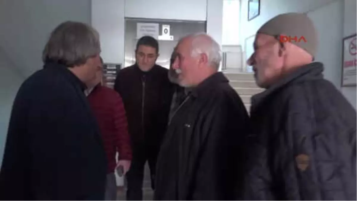 Bilecik Osmaneli Belediye Başkanı\'nı Bıçak Zoruyla Otomobile Bindirmeye Çalıştılar