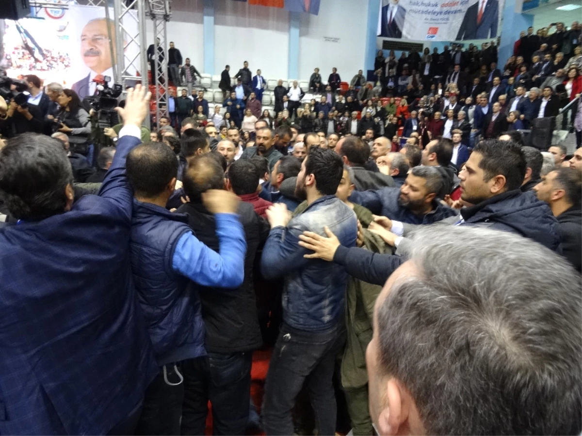 CHP İzmir İl Kongresinde Kavga