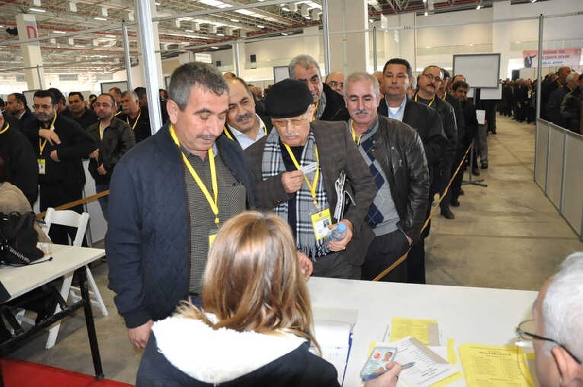 İzmir Şoförler ve Otomobilciler Esnaf Odası\'nda Seçim Heyecanı