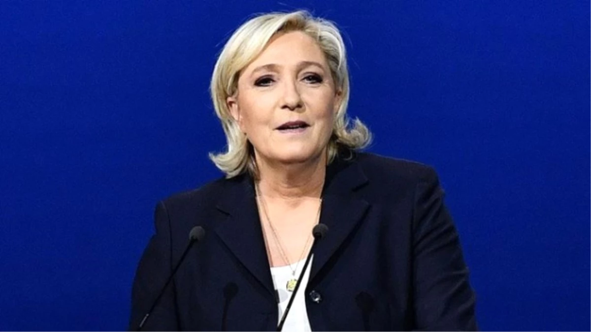 Le Pen\'in Partisi İsim Değiştiriyor