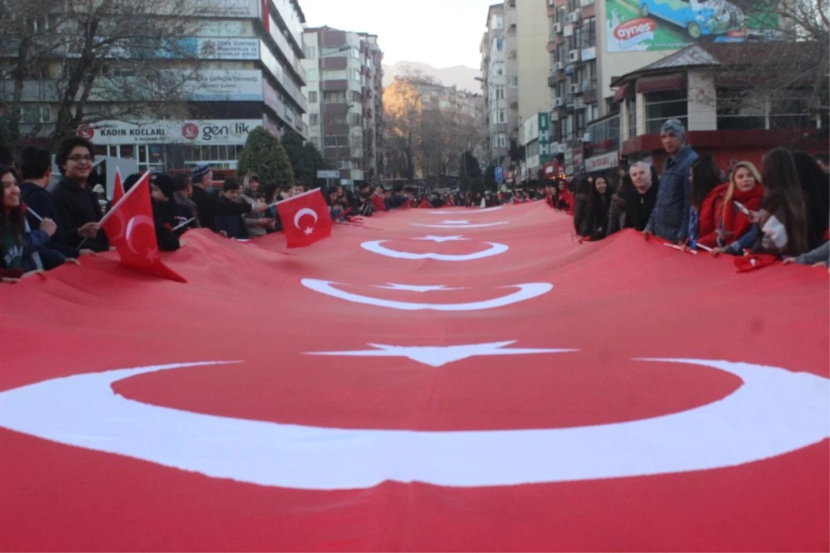 Sarıkamış Harekatı\'nı Dev Türk Bayrağı Taşıyarak Andılar