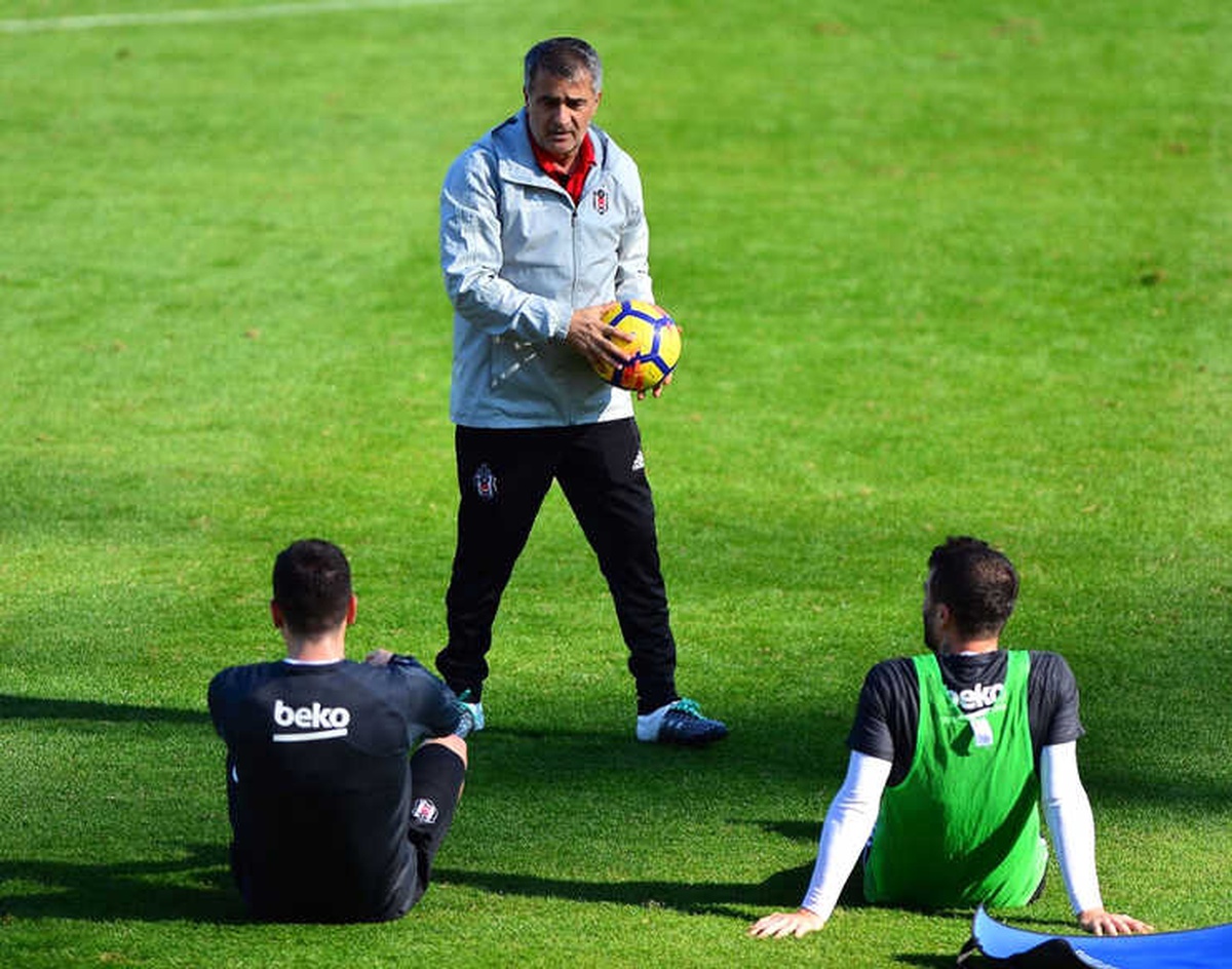 Şenol Güneş Futbolcularla Özel İlgilendi
