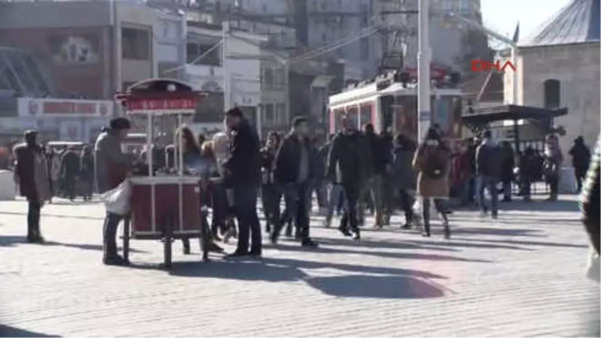 Taksim\'de İnsan Seli...