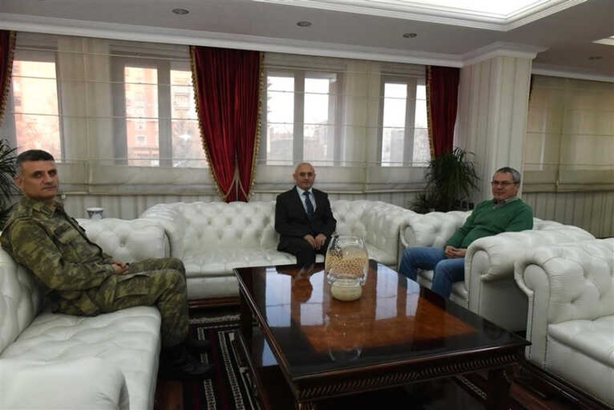 Tümgeneral Güney\'dan Vali Deniz\'e Ziyaret