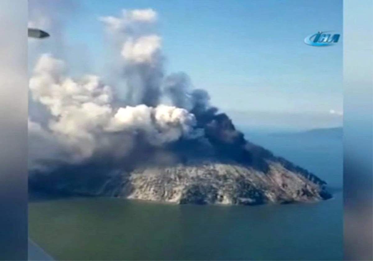 Volkanik Patlamalar Nedeniyle Ada Boşaltıldı