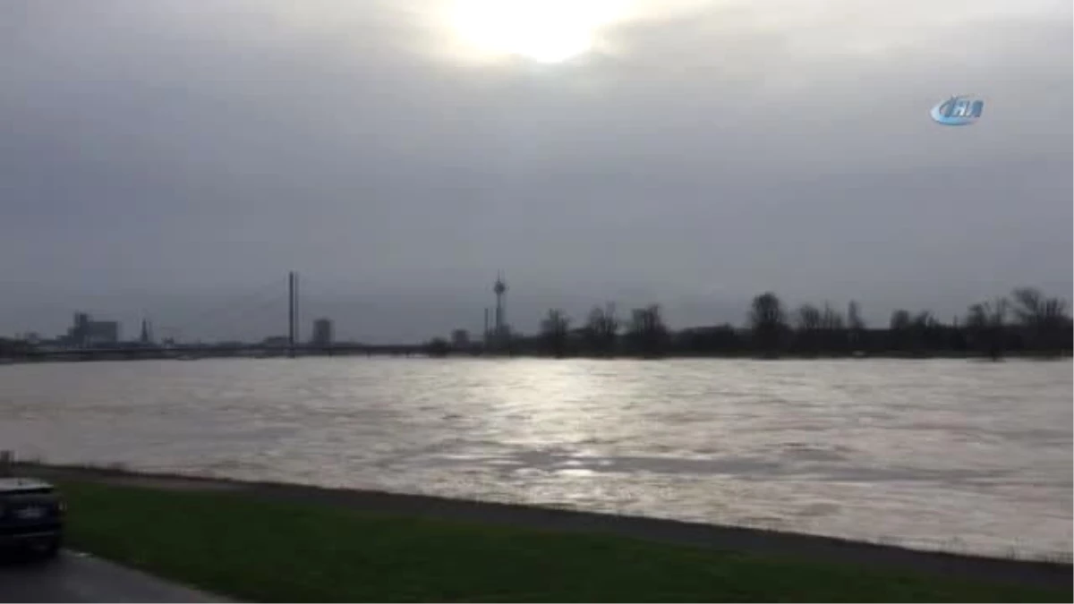 Almanya\'da Sel Tehlikesi- Ren Nehrindeki Su Seviyesi Yükseliyor