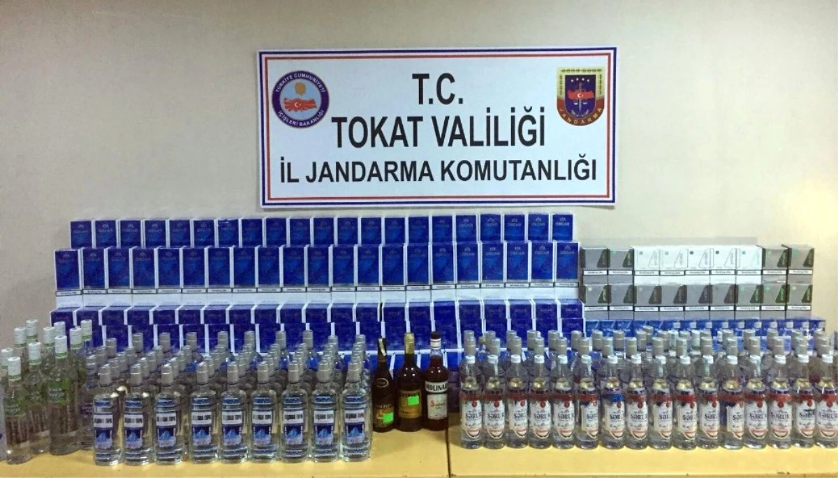 Azeri Yolcuların Valizinden Kaçak İçki ve Sigara Çıktı