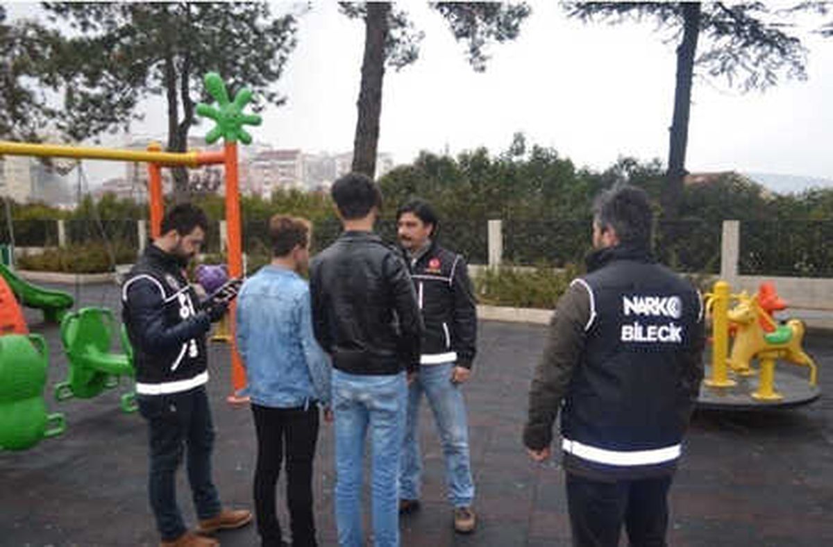 Bilecik\'de Okul Çevrelerinde Uyuşturucu Denetimleri