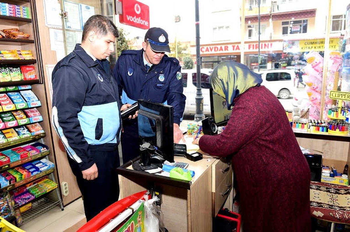 Büyükşehir Zabıtasından Etiket Denetimi