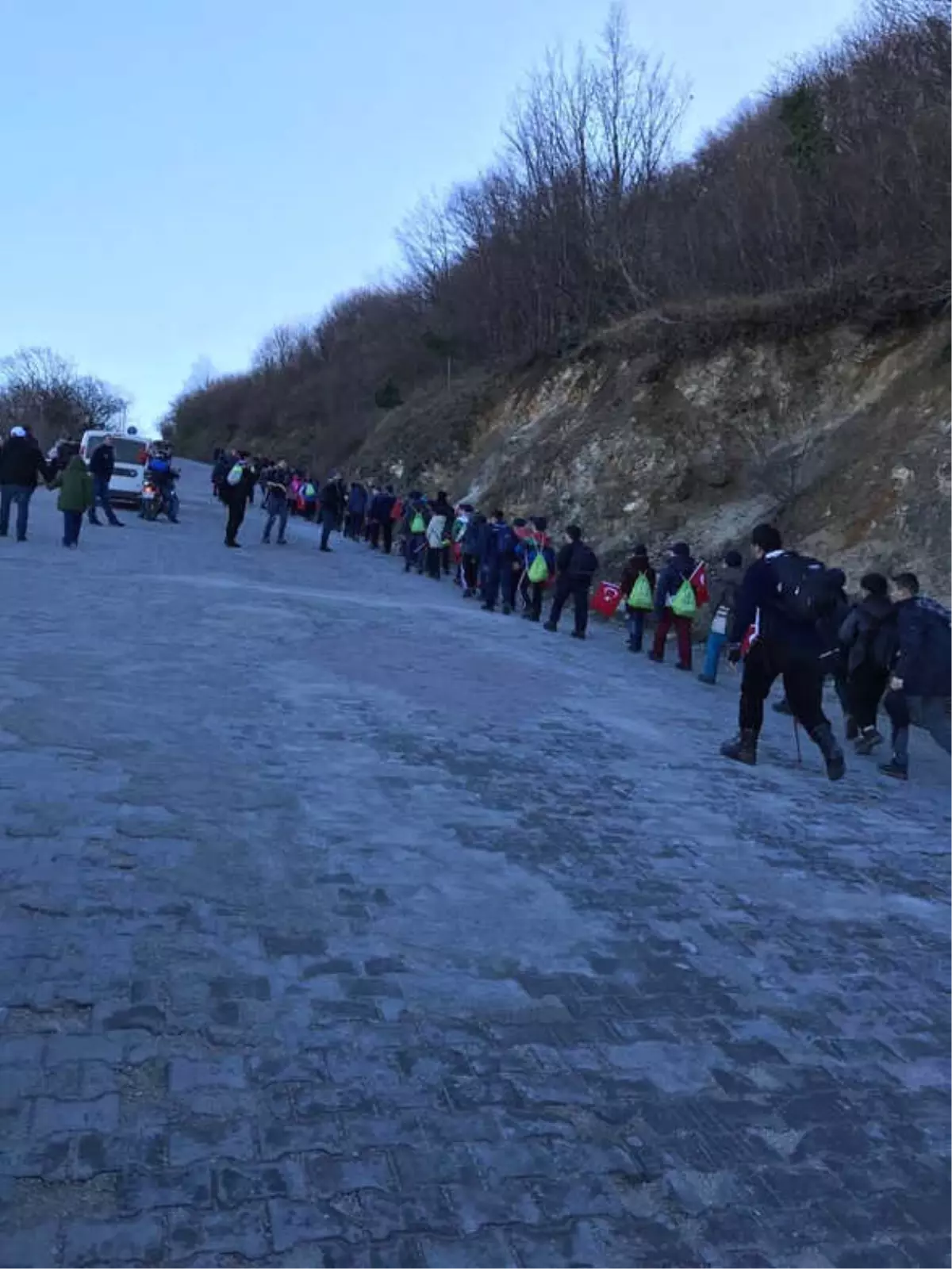 Büyükşehirli İzciler Şehitleri Andı