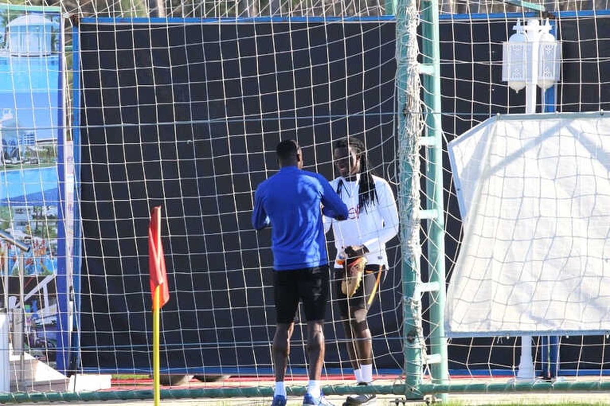 Galatasaraylı Futbolculardan Cissokho\'ya Ziyaret