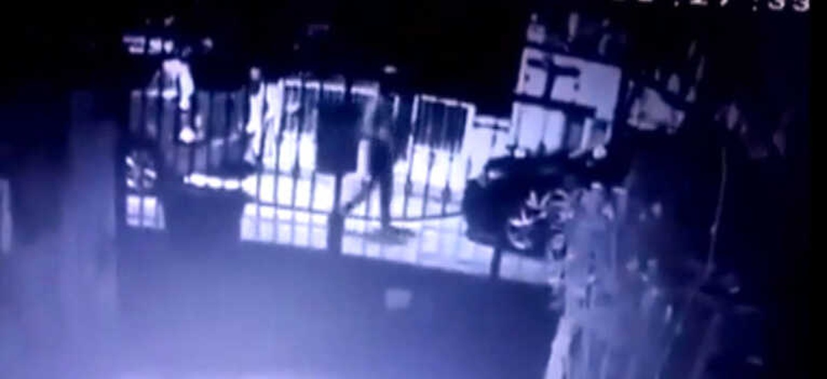 Güvenlik Görevlisinin Arabasındaki Kelepçe, Cop, Güvenlik Montu Çalındı