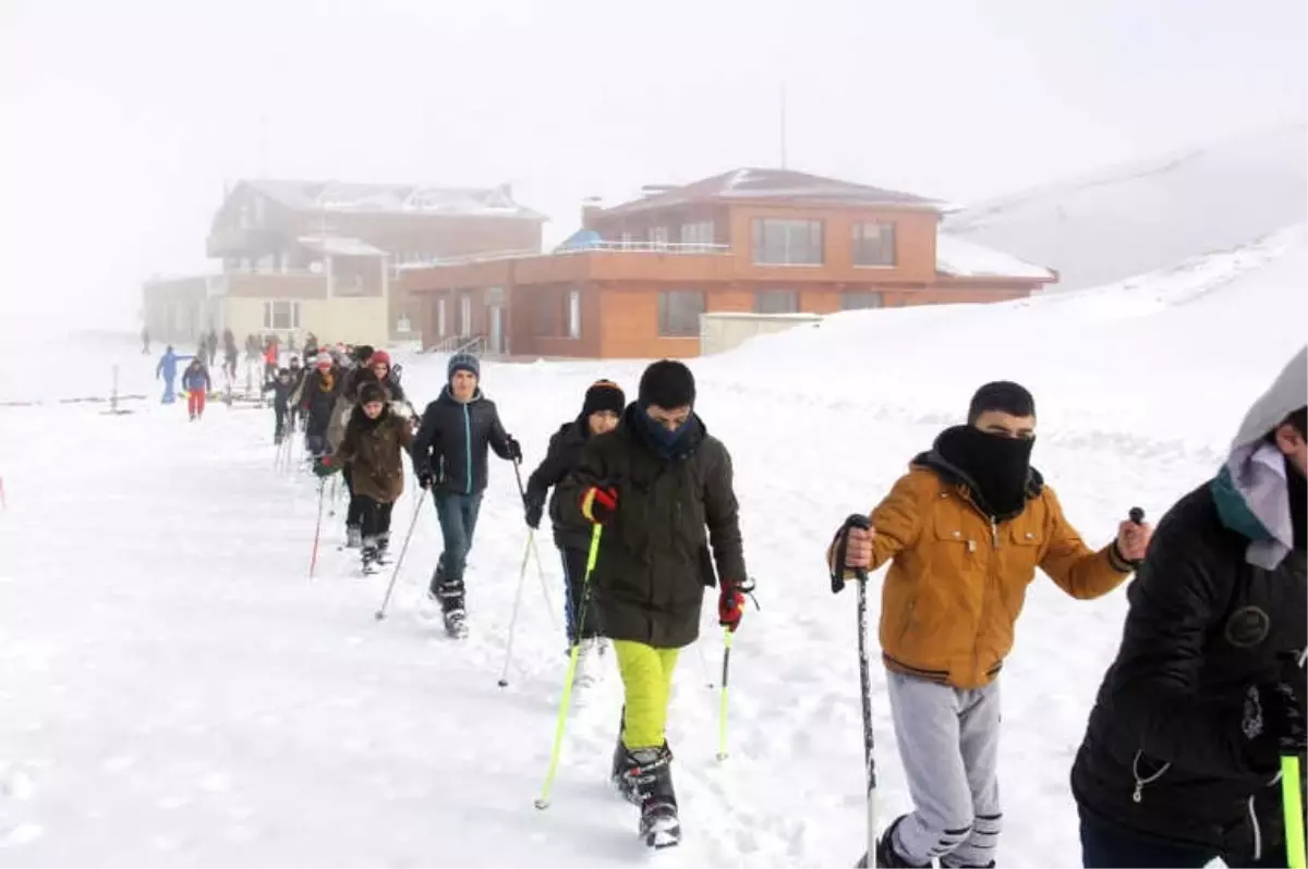 Hakkari Kayak Merkezi Cıvıl Cıvıl