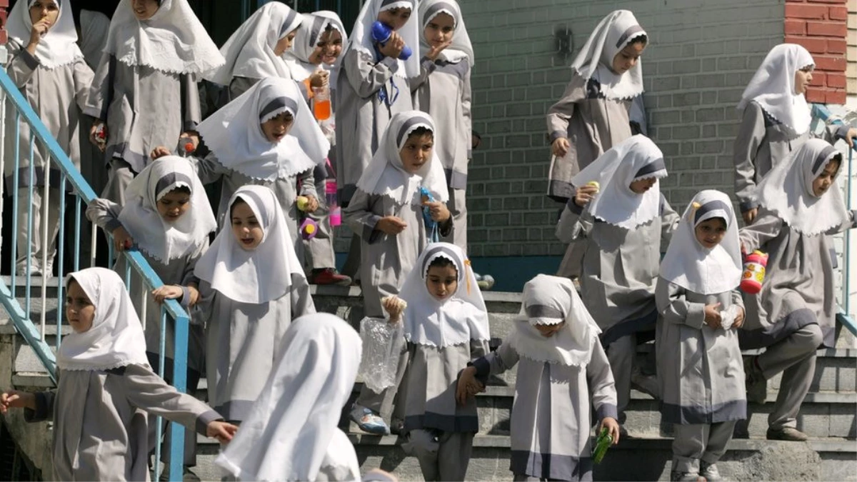 İran\'da İlköğretimde İngilizce Eğitimi Yasaklandı