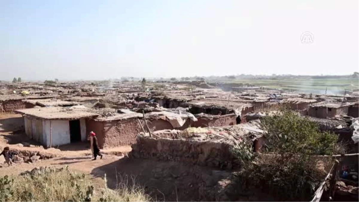 Pakistan\'daki Afgan Mülteciler Oturum İzinlerinin Uzatılmasını İstiyor