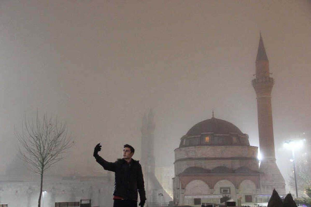 Yoğun Sis Kartpostallık Görüntüler Oluşturdu