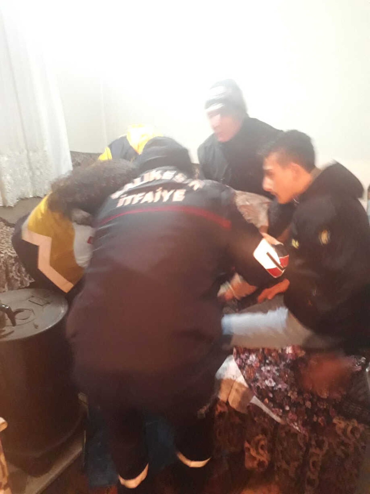 Zehirlenen Yaşlı Kadını Balıkesir İtfaiyesi Kurtardı