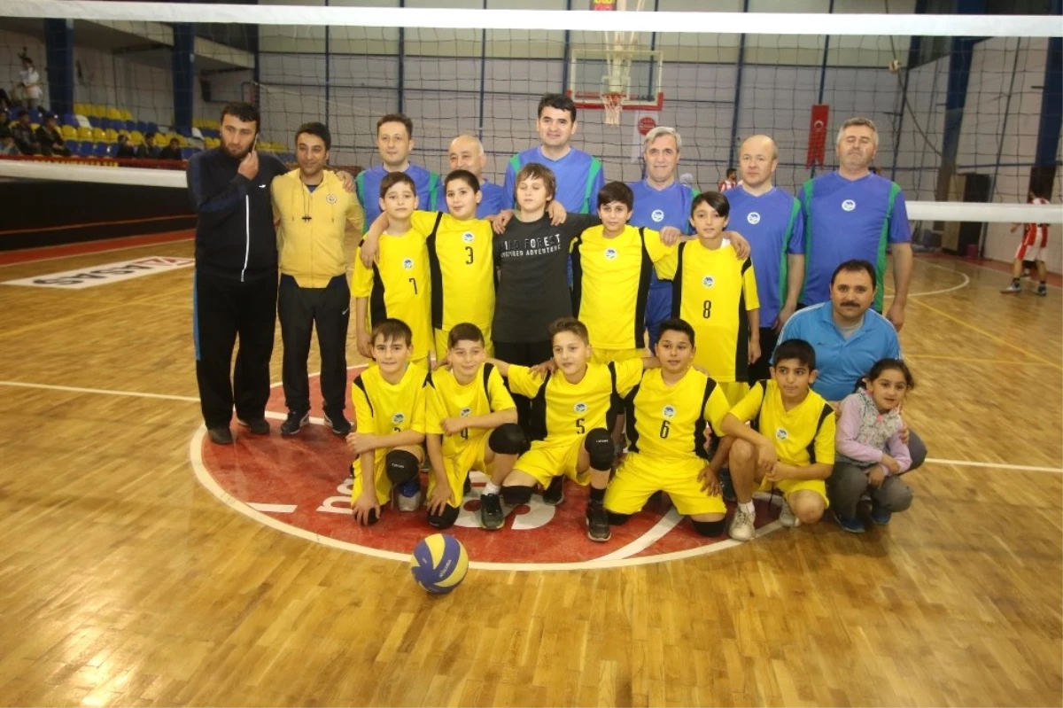 Akyazı Voleybol Turnuvası Maçları Başladı