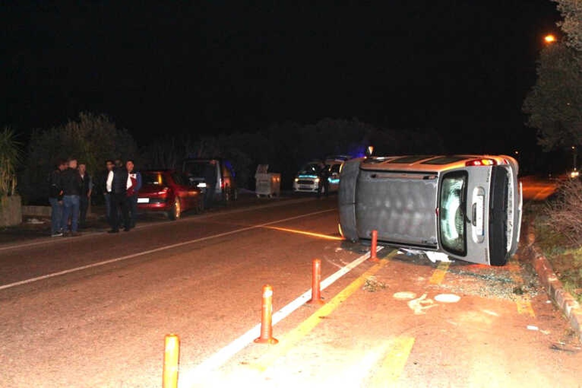 Ayvalık\'ta Trafik Kazası Ucuz Atlatıldı