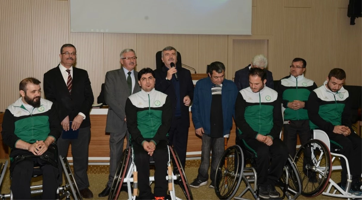 Büyükşehir\'den Tekerlekli Sandalye Basketbol Takımı\'na Destek