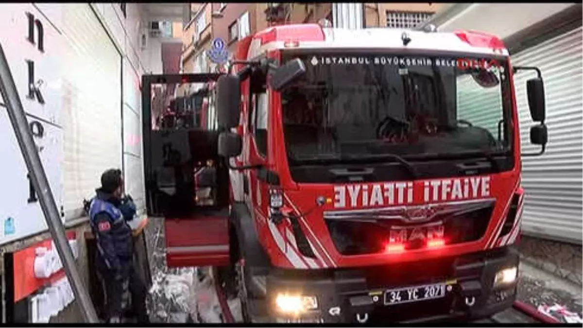 Fatih\'teki İş Hanı Yangını 4 Saat Sonra Kontrol Altına Alındı