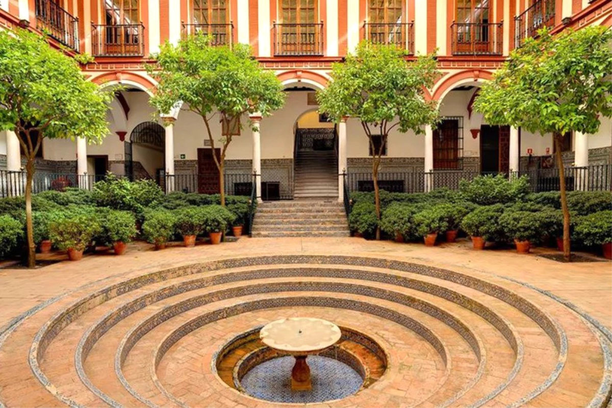 Hastane Binasından Sanat Merkezine Uzanan Bir Hikaye: Hospital de Los Venerables Sevilla