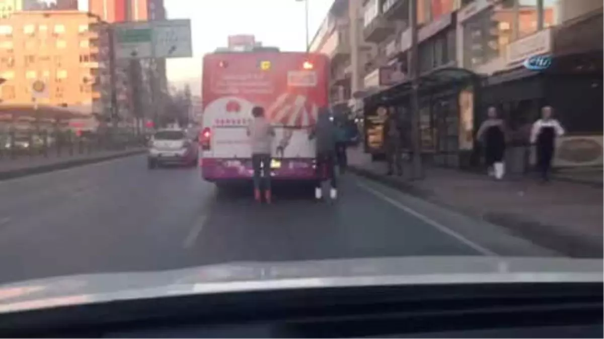 İstanbul Trafiğinde Tehlikeli Görüntüler Kamerada