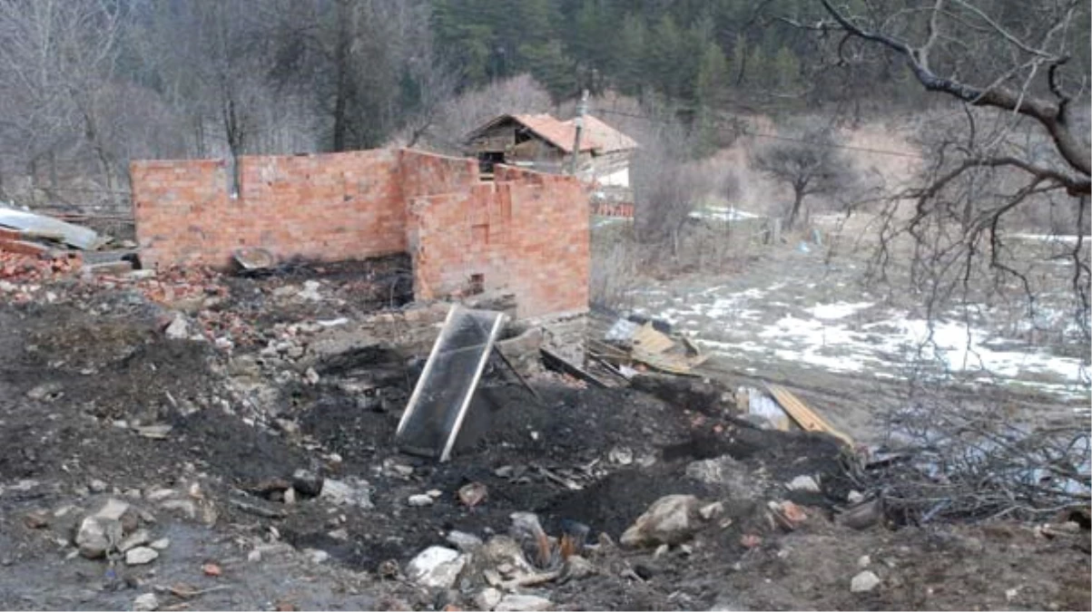 Kastamonu\'daki Yangında Kaybolan 5 Kişilik Aileyi, Hayvan Hırsızları Öldürülüp Yakmış